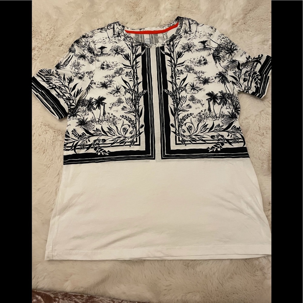 NWOT TORY BURCH PRINTED TSHIRT SIZE MEDIUM